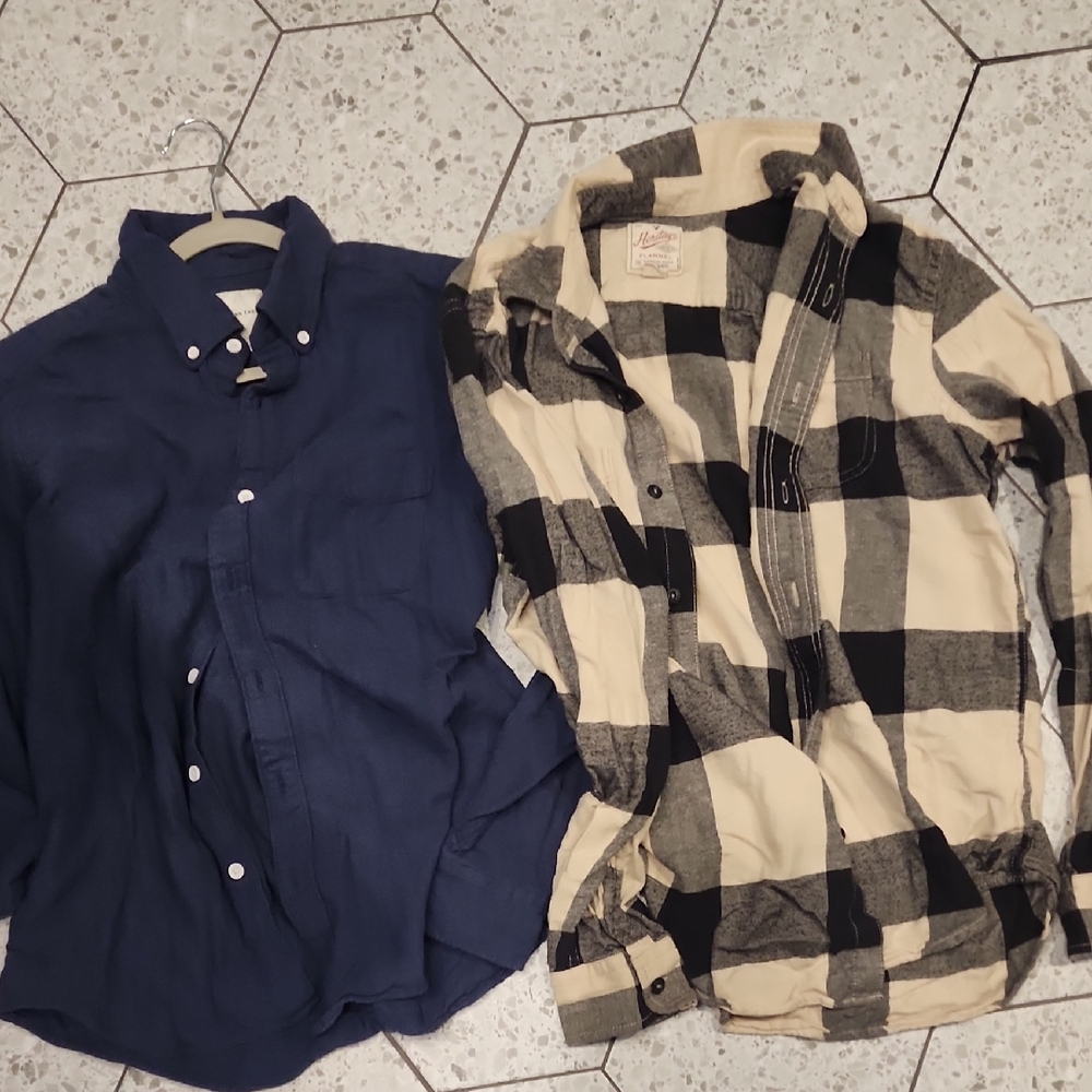American Eagle Outfitters Blue and Black Plaid Casual Button Down Shirts